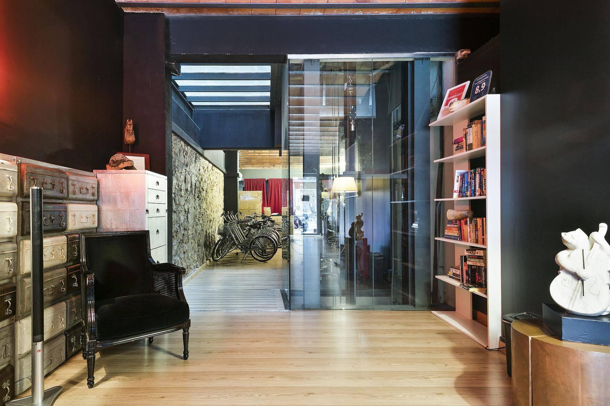 Aspasios Las Ramblas Apartments Barcelona Exterior photo