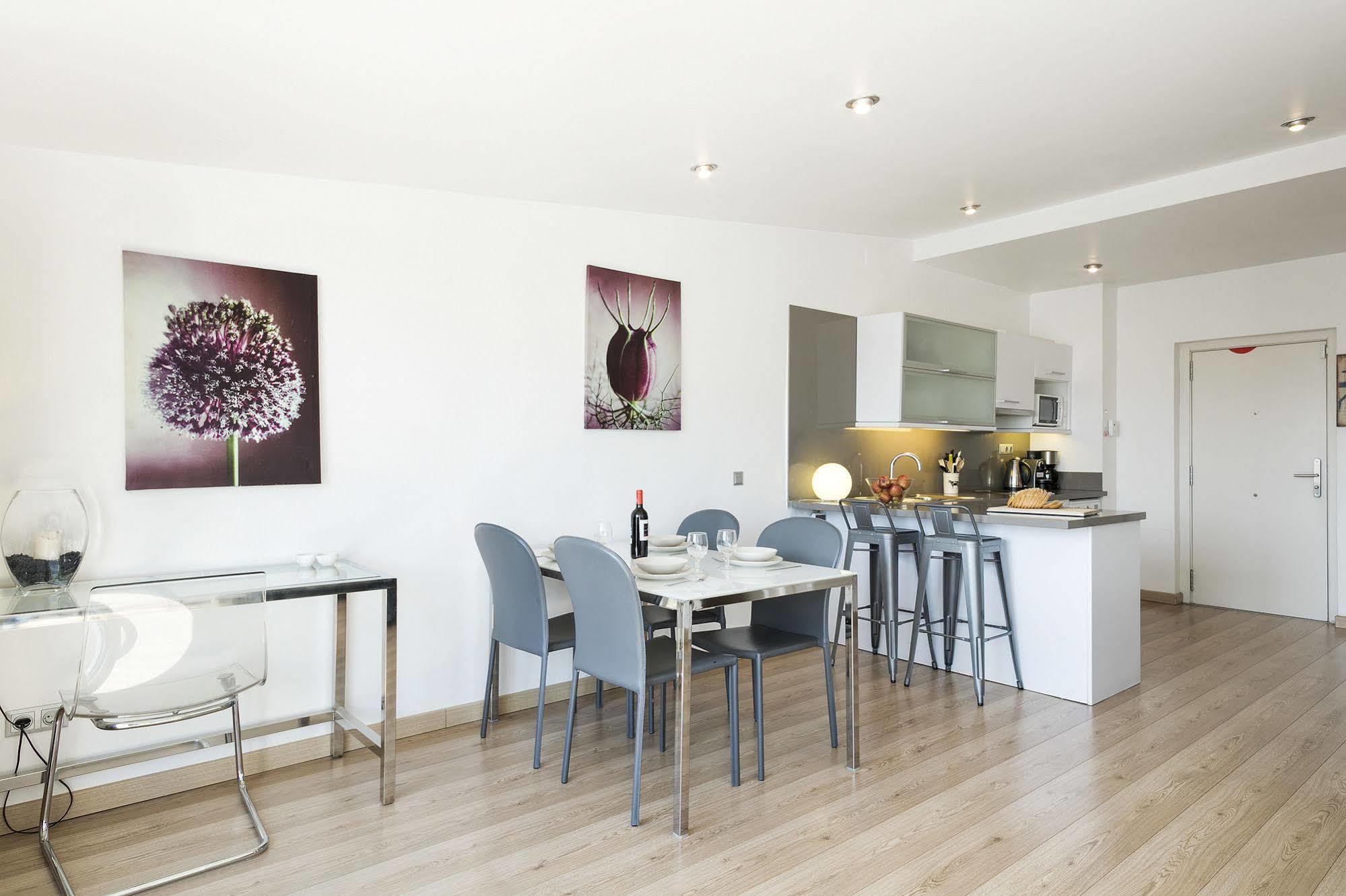 Aspasios Las Ramblas Apartments Barcelona Exterior photo