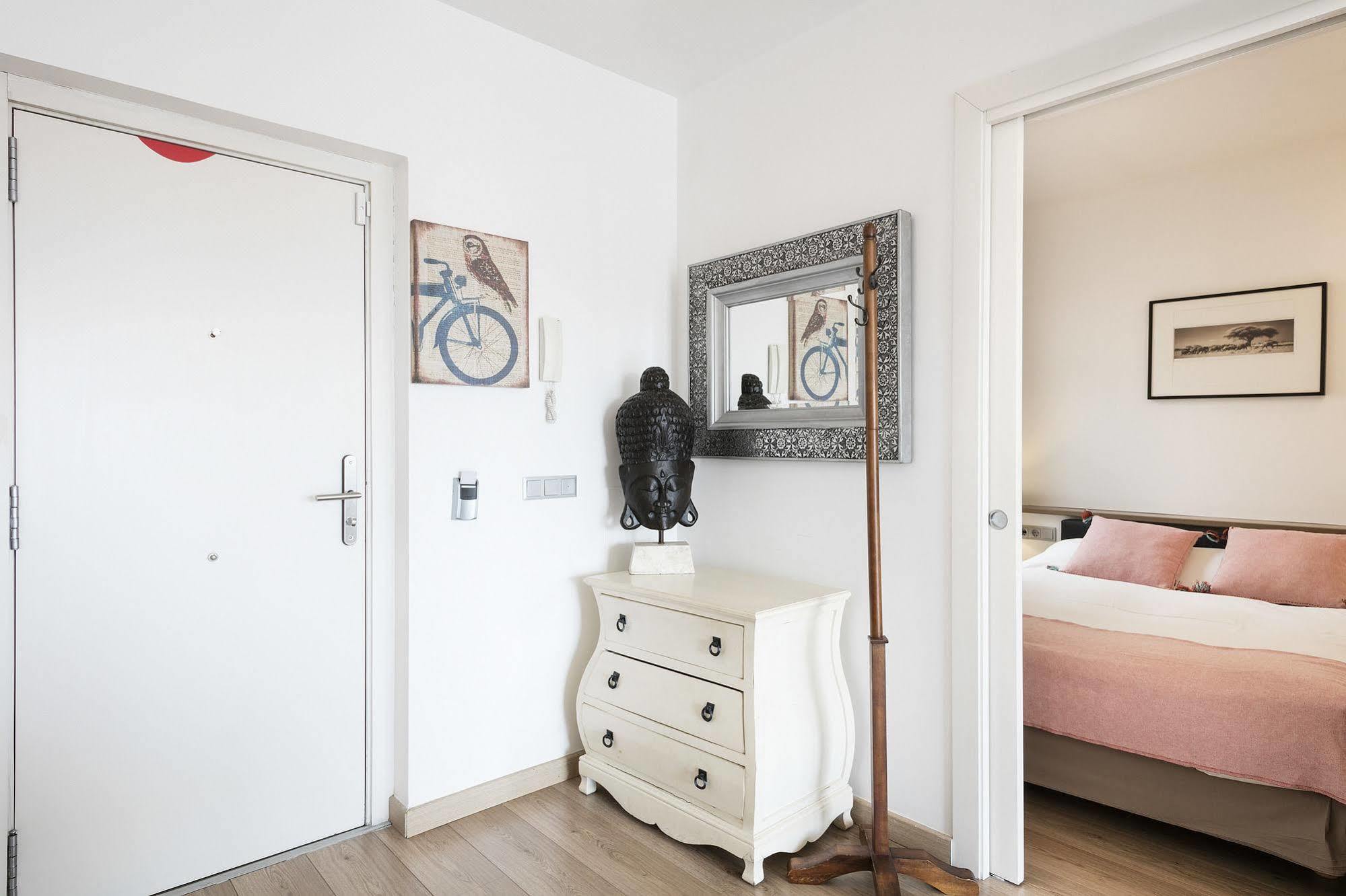 Aspasios Las Ramblas Apartments Barcelona Exterior photo