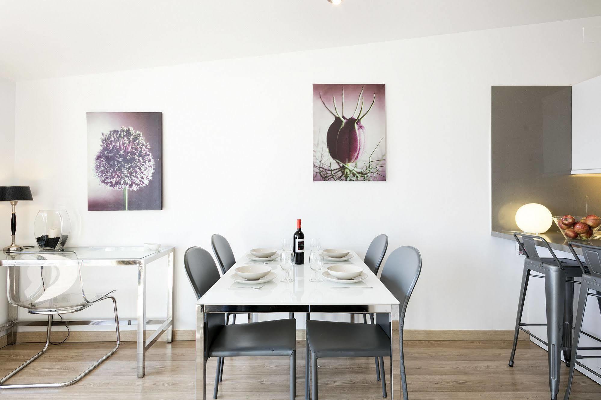 Aspasios Las Ramblas Apartments Barcelona Exterior photo